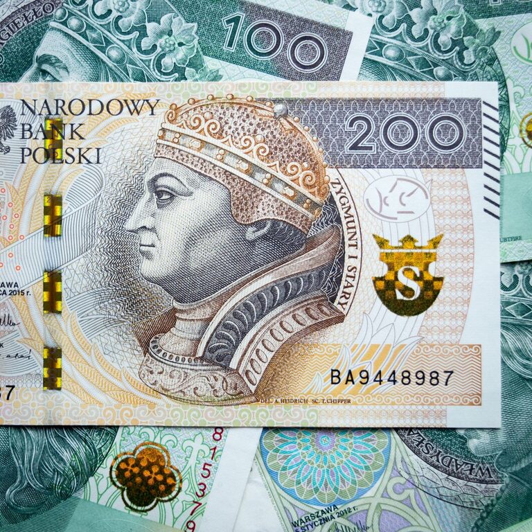 Jak przygotować roczny plan wydatków na ubezpieczenia, opłaty i prezenty